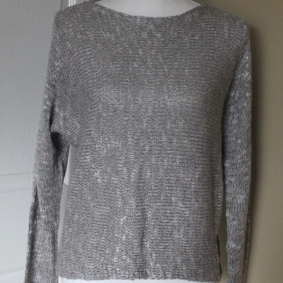 Grey 3/4 Open Sleeve Sweater. - Picture 4 of 6